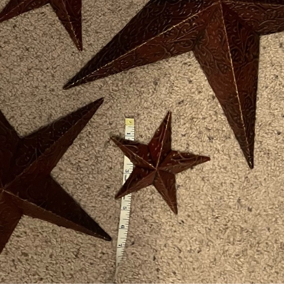 Home Decor, Set of 6, Rustic Wall Hanging Metal Stars, burgundy in color. - Picture 9 of 10
